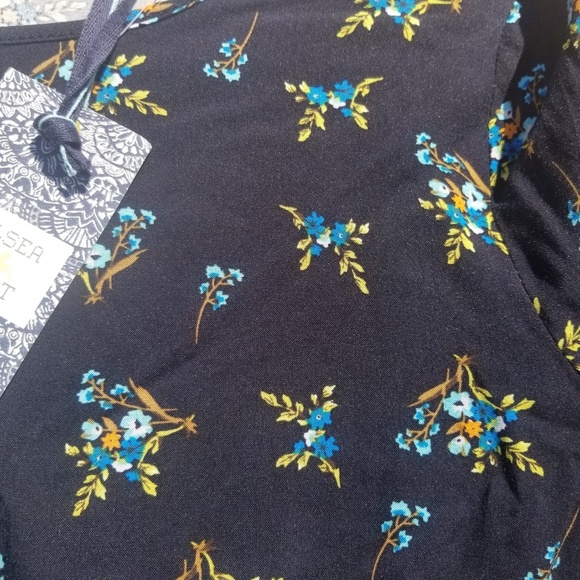 Chelsea and Violet Long Sleeve Shirt Floral Black - Picture 6 of 8